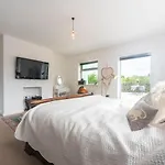 Pass The Keys Luxurious Flat With Large Private Terrace
