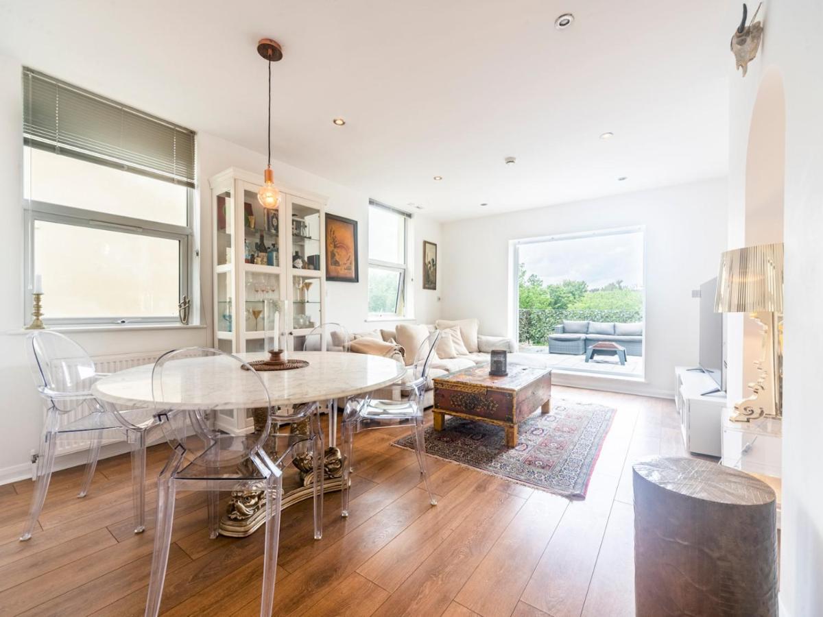 Apartment Pass The Keys Luxurious Flat With Large Private Terrace Hanworth
