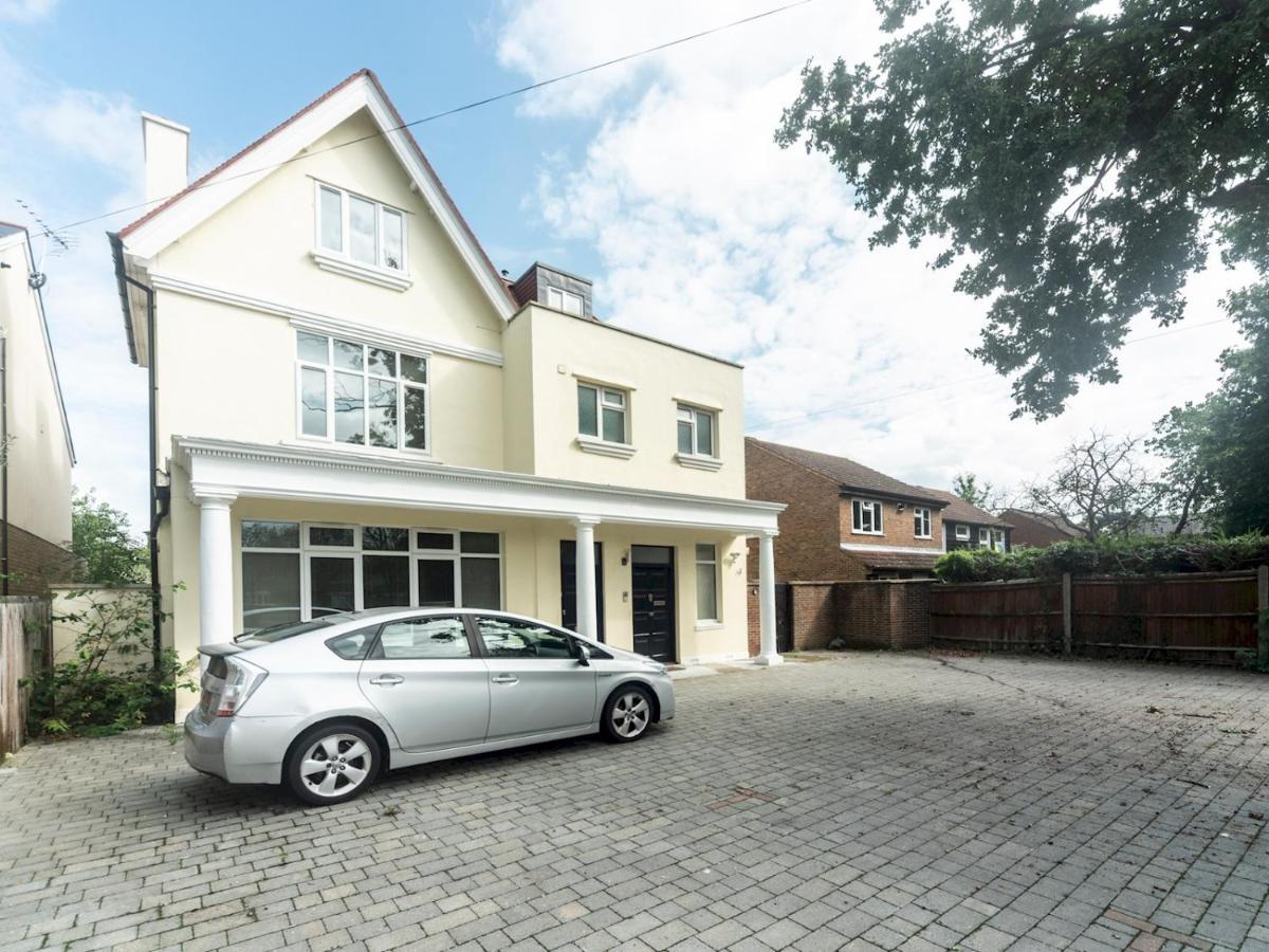 Pass The Keys Luxurious Flat With Large Private Terrace Apartment Hanworth