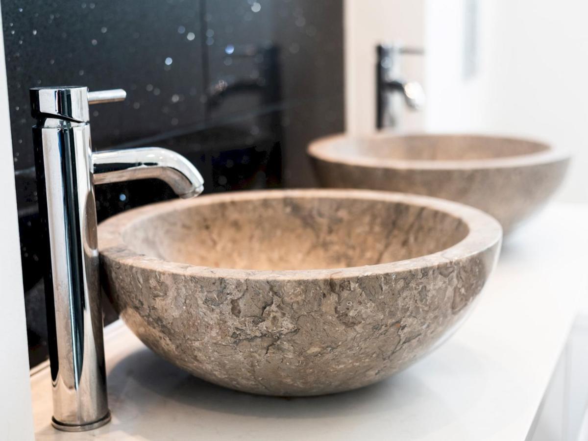 Pass The Keys Luxurious Flat With Large Private Terrace Apartment Hanworth