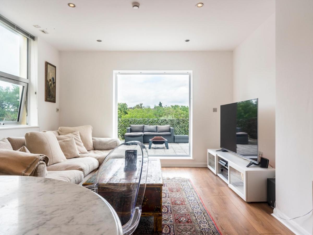 Pass The Keys Luxurious Flat With Large Private Terrace Hanworth